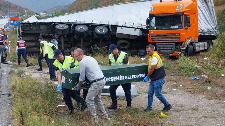 Kazada ölen 3 kişinin cansız bedeni otopsi için morga kaldırıldı