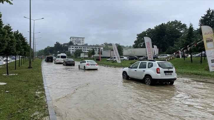 Samsun'da şiddetli yağış sel ve taşkınlara neden oldu