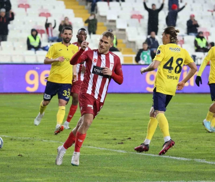 Samu Saiz ligdeki gol sayısını 2 yaptı
