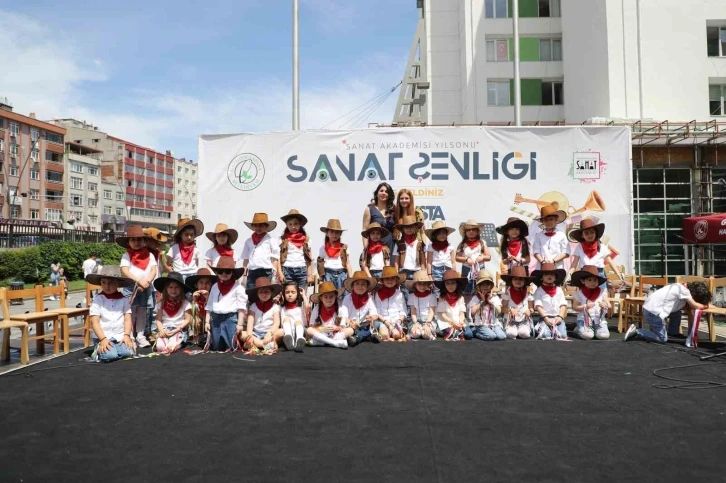 Sanat akademisi öğrencileri yetenekleriyle hayran bıraktı
