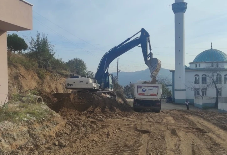 Sandıkçı: "Konforlu yolları vatandaşlarımızın hizmetine sunuyoruz”
