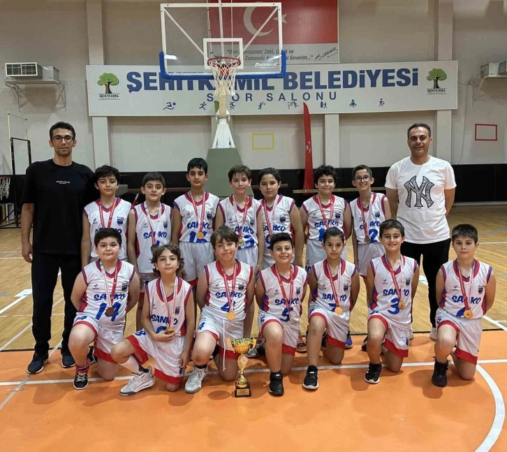 SANKO Okulları basketbolda il birincisi oldu
