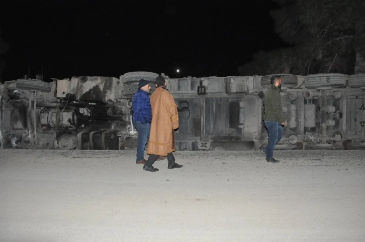 Şanlıurfa’da buğday yüklü tır devrildi: 1 yaralı
