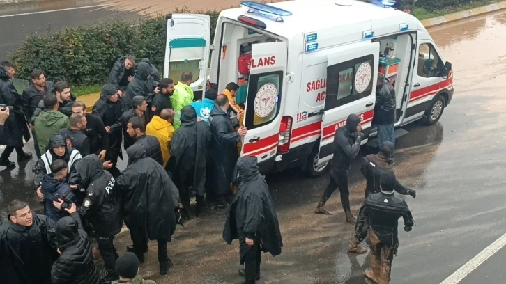 Şanlıurfa’da sel sularının arasında bir kişinin cansız bedenine ulaşıldı
