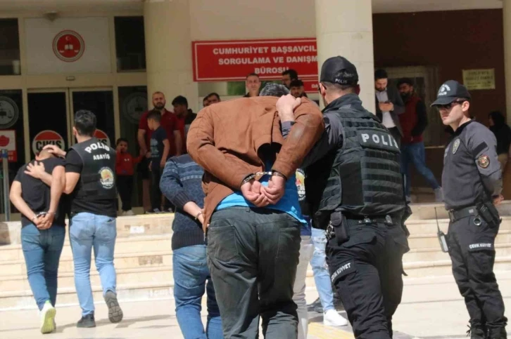 Şanlıurfa’da silahlı kavgaya karışan 12 şüpheli adliyede
