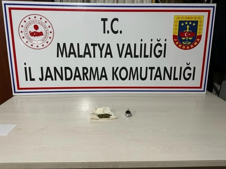 Şantiye bekçisi uyuşturucu kullanırken yakalandı
