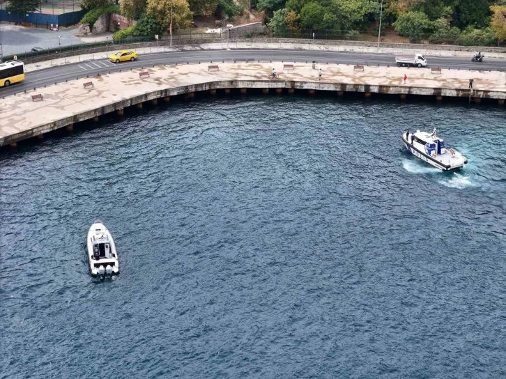 Sarıyer’de batan teknede kaybolan şahsı boğazda arama çalışmaları havadan görüntülendi
