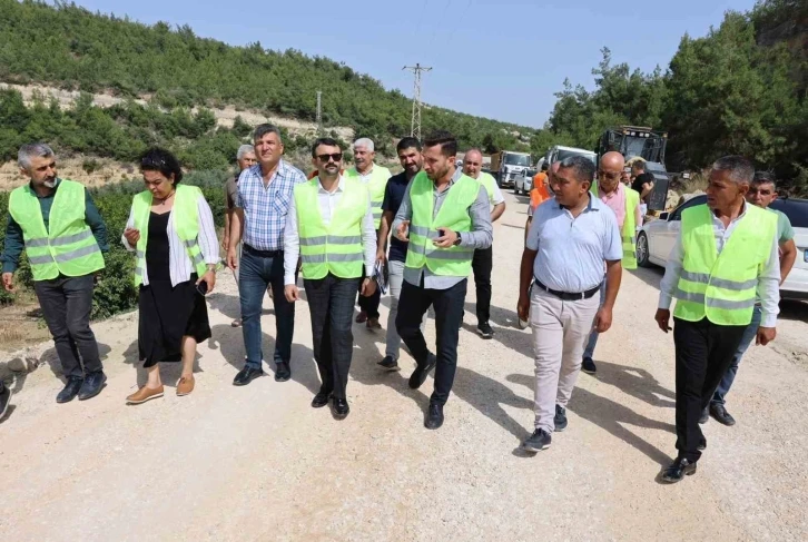 Sarıyıldız: "Akdeniz’de asfalt sorunu yaşayan tek mahallemiz kalmayacak"
