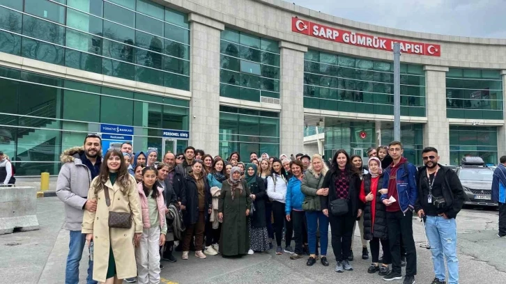 Sarp Sınır Kapısı’nda bayram ilk iki gününde 44 bin yolcu giriş- çıkış yaptı
