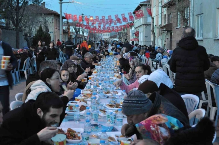 Sazova Mahallesi’nin Mevlid-i Şerif programı binlerce kişinin katılımıyla gerçekleştirildi
