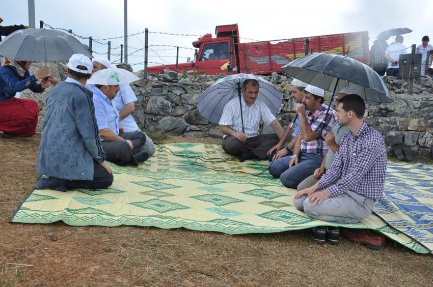 Şehitler için 1752 rakımlı tepede dua ettiler