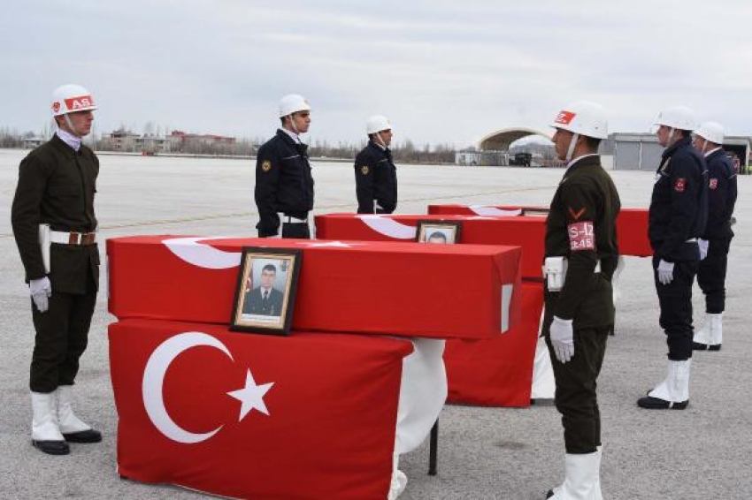 Hakkari şehitlerini uğurladı