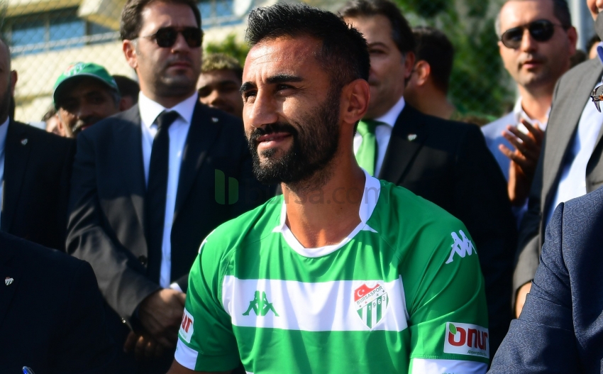 Bursaspor'un takım kaptanı Selçuk Şahin oldu