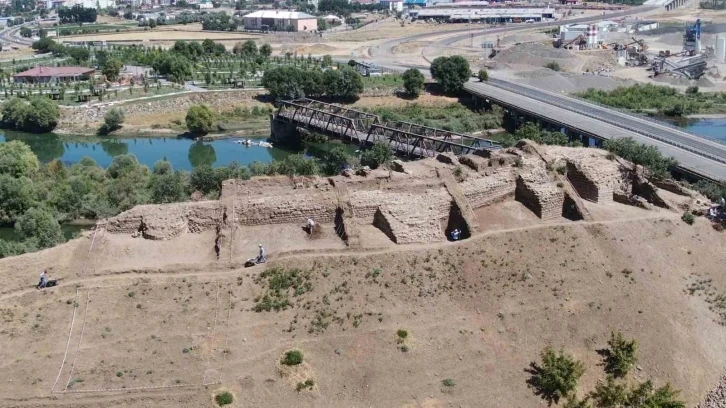 Sebeterias Kalesi gün yüzüne çıkıyor
