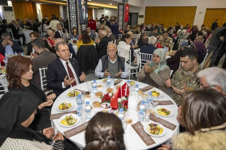 Mersin’in kurtuluş yıldönümünde şehit ailelerini unutmadı