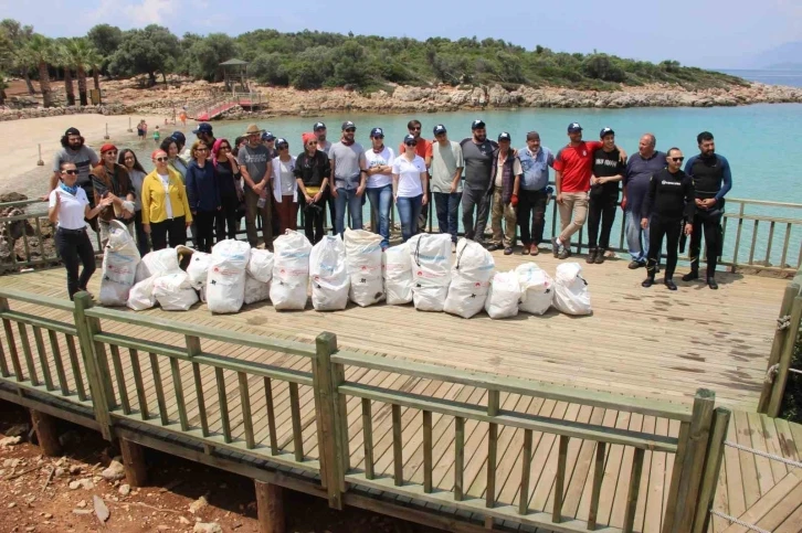 Sedir Adası’nda su altı ve kıyı temizliği
