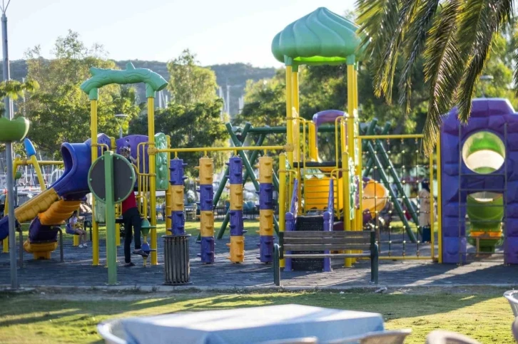 Seferihisar’da yeşil alan ve park seferberliği
