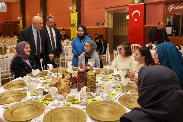 Şehit aileleri, gaziler ve yetim çocuklara iftar yemeği verildi
