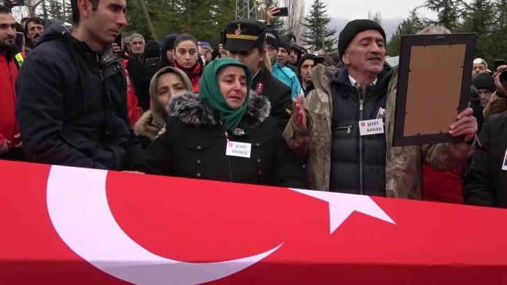 Şehit babası evladıyla böyle vedalaştı: “Seninle gurur duyuyorum oğlum”
