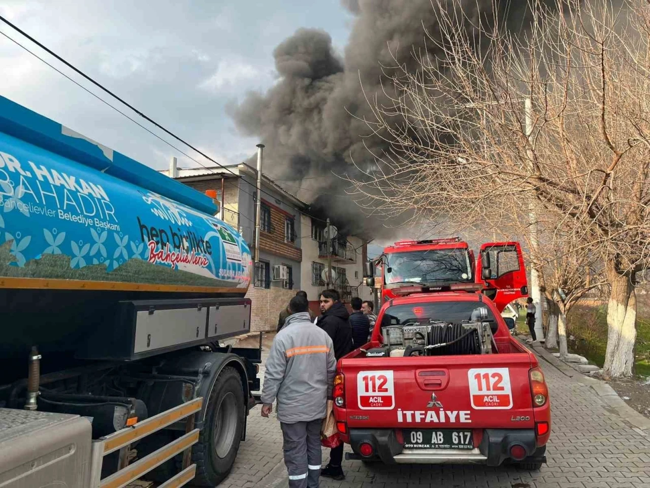 Şehit babasının evi alevlere teslim oldu
