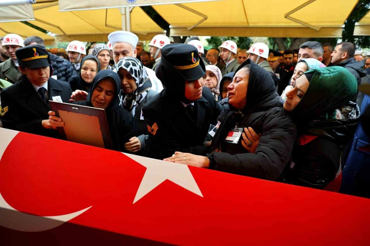 Şehit eşinden yürek yakan ağıt: "Canım eşim, doyamadım"
