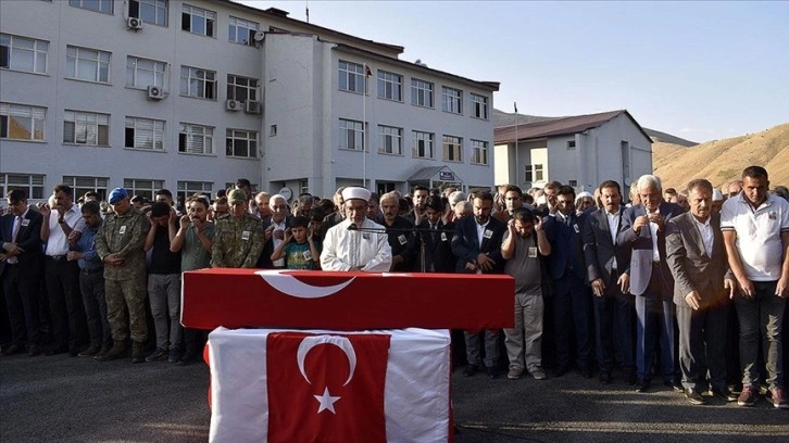 Şehit Piyade Sözleşmeli Er Bünyamin Barlık, son yolculuğuna uğurlandı