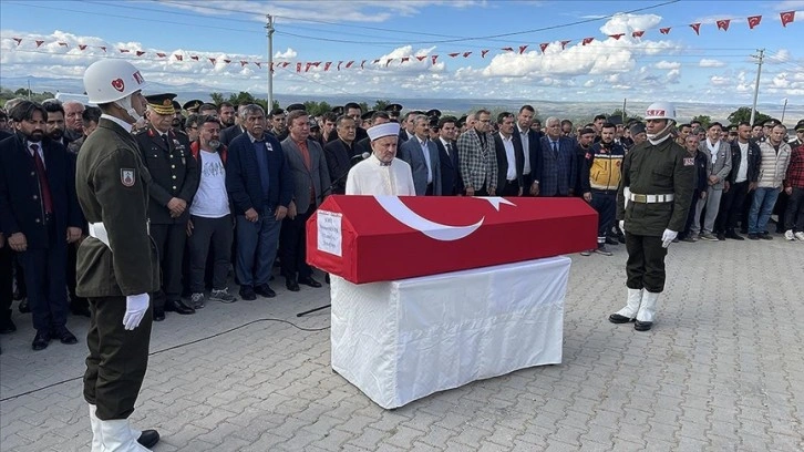 Şehit Piyade Uzman Çavuş Mehmet Sevim'in cenazesi Aksaray'da son yolculuğuna uğurlandı