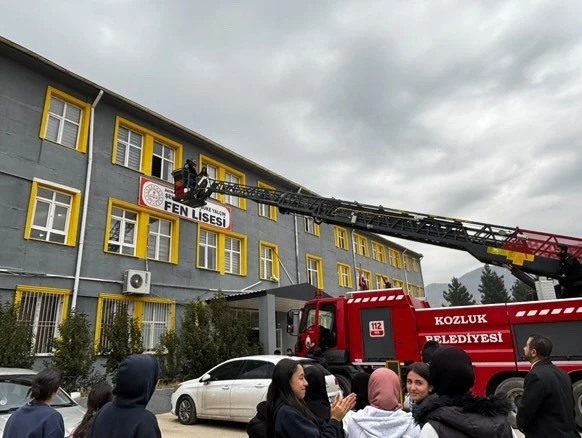 Şehit Şenay Aybüke Yalçın Fen Lisesinde yangın tatbikatı yapıldı
