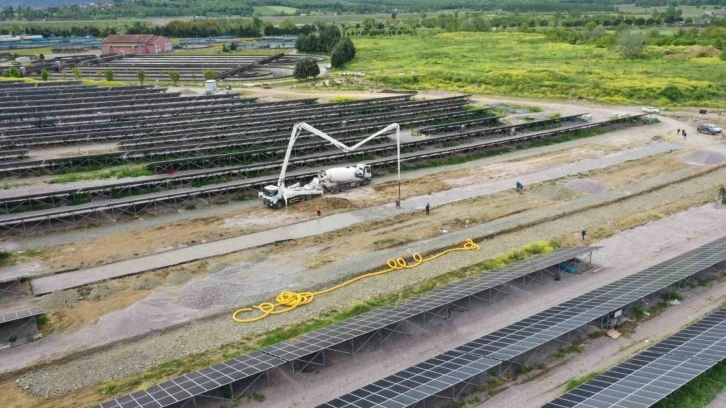 Şehrin yeni enerji kaynağı Karaman GES için son paneller kuruluyor
