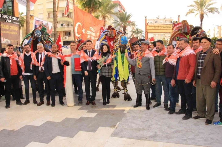 İlçe halkı folklorik deve güreşlerine hazırlanıyor