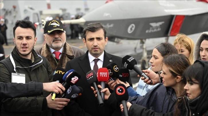 Selçuk Bayraktar, dünyanın ilk SİHA gemisi TCG Anadolu'yu ziyaret etti