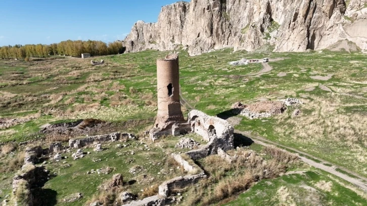 Selçuklu dönemine ait tarihi Van Ulu Cami’nin restorasyon çalışmaları başladı
