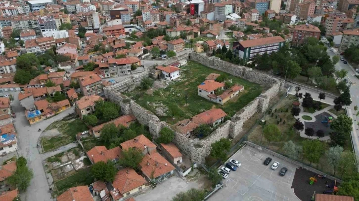 Selçuklu mirası bin 100 yıllık tarihi kale turizme kazandırılıyor
