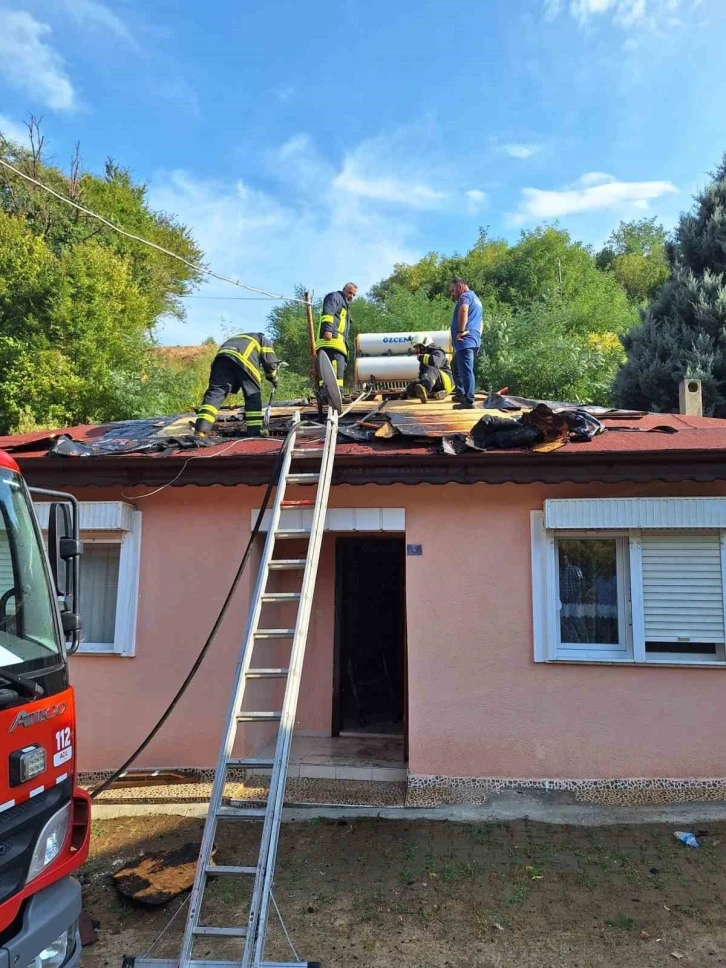 Şenköy’de çatı yangını
