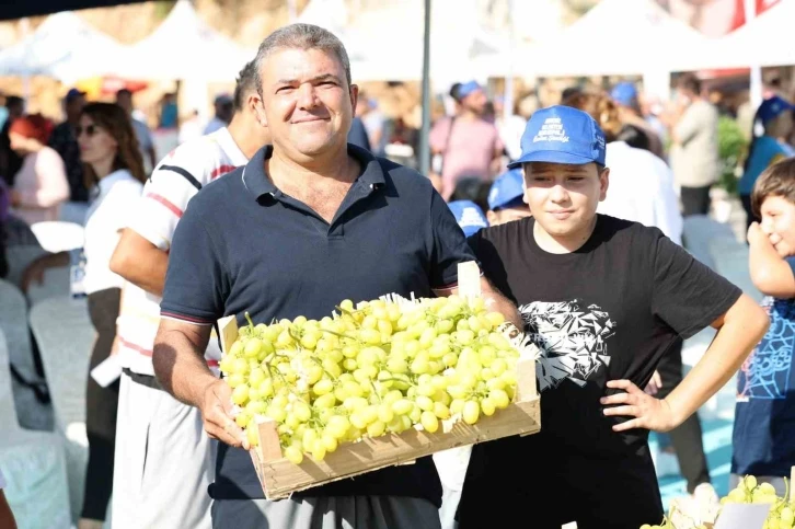 Şenlik, üzüm satışlarını artırdı
