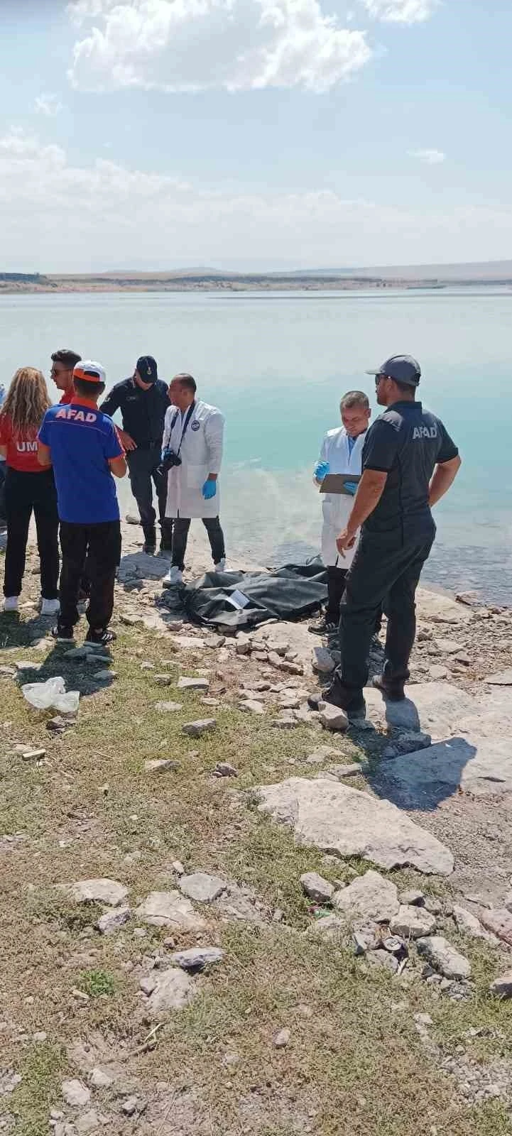 Serinlemek için girdikleri baraj gölünde boğuldular: 1 ölü, 1 yaralı
