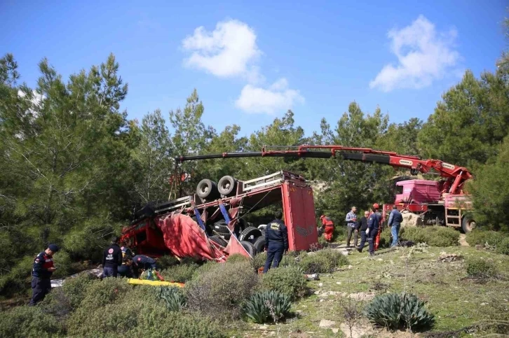 Seydikemer’de kamyonda sıkışan sürücü hayatını kaybetti
