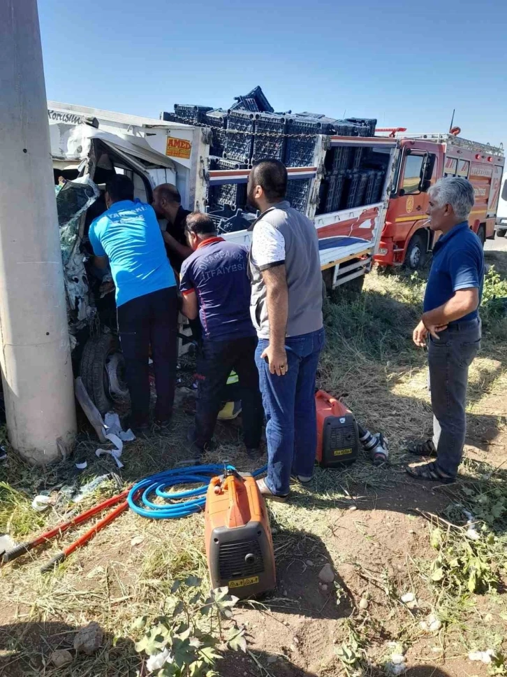 Seyir halinde uykuya dalan şoför kaza yaptı
