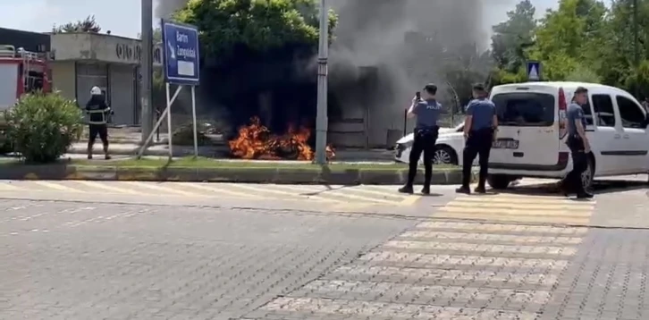 Seyir halindeki motosiklet alev alev yandı
