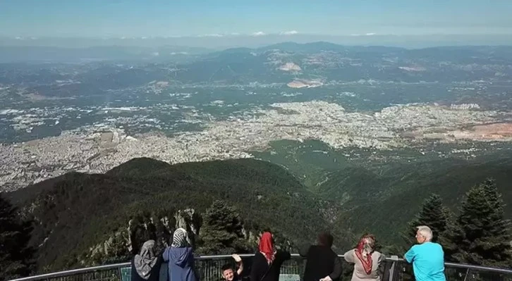 Sıcak hava Bursalıları Uludağ'a çıkarttı