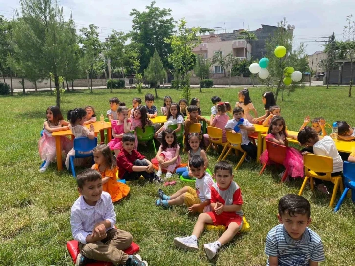 Siirt Belediyesi bünyesindeki kreşte yılsonu heyecanı
