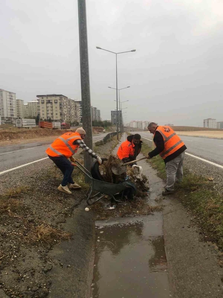 Siirt çevre karayolunda temizlik çalışması başlatıldı
