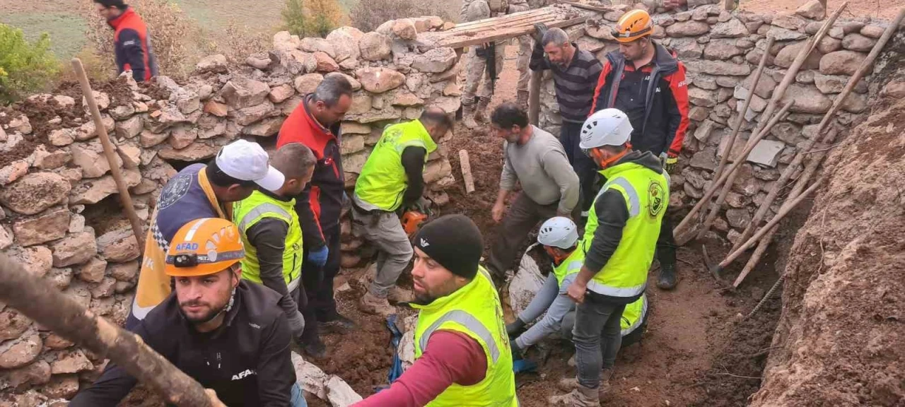 Siirt’te ahırın tavanı çöktü, 3 küçükbaş telef oldu
