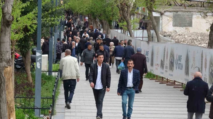 Siirt’te çarşı ve pazarda bayram yoğunluğu
