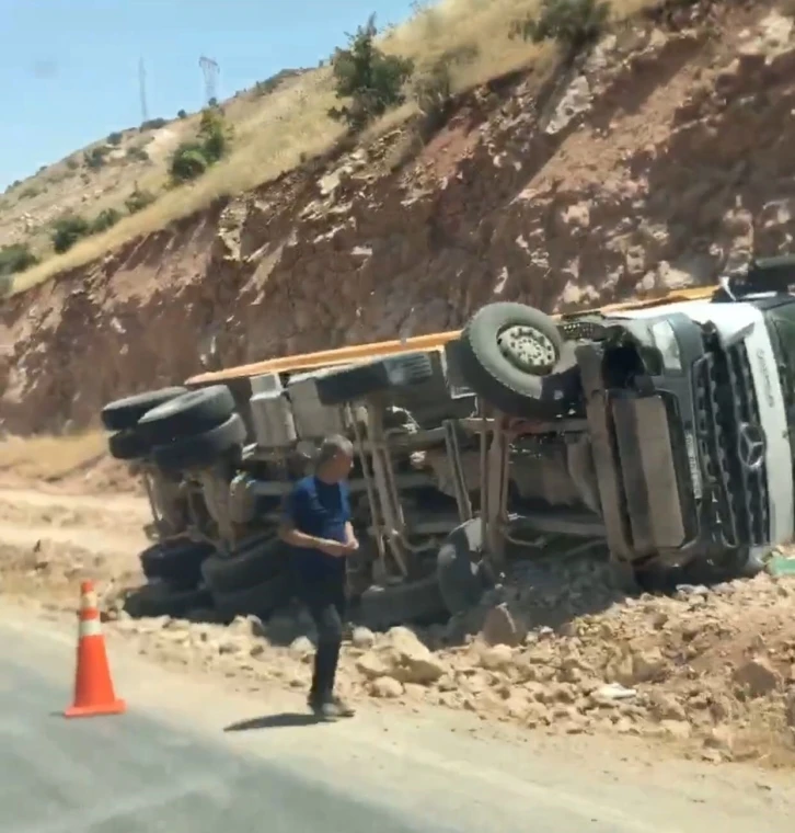 Siirt’te kamyon devrildi: 1 yaralı
