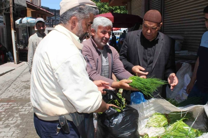 Siirt’te peynir yapımında kullanılan ’Sirik’ otu tezgahlarda
