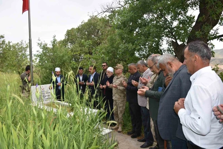 Siirt Valisi Hacıbektaşoğlu, 1994 yılında şehit edilen köy korucusunun anma programına katıldı
