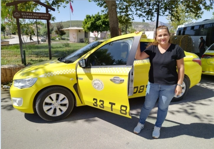 Silifkeli kadın taksici Döndü Temizer, ilgi odağı oldu
