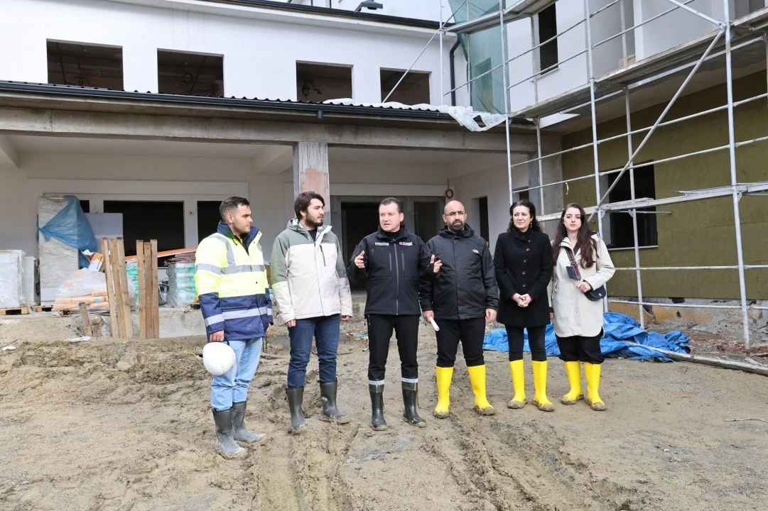 Silivri Belediye başkanı Bora Balcıoğlu, yapımı devam eden huzurevi projesini inceledi
