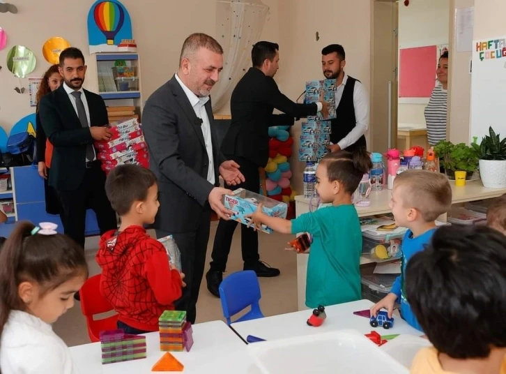 Sincan Belediyesi’nden ilk ve ortaokul öğrencilerine hediye
